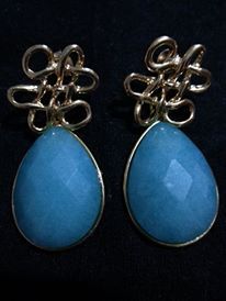 Brincos banhados a ouro com pedra em resina - Azul
