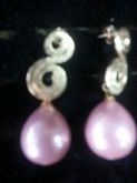 Brincos banhados a ouro com pedra sintética - Pérola Rosa