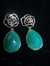 Brincos banhados a ouro com pedra em resina - Verde