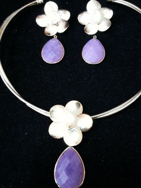 Colar e par de brincos banhados a ouro - Roxo